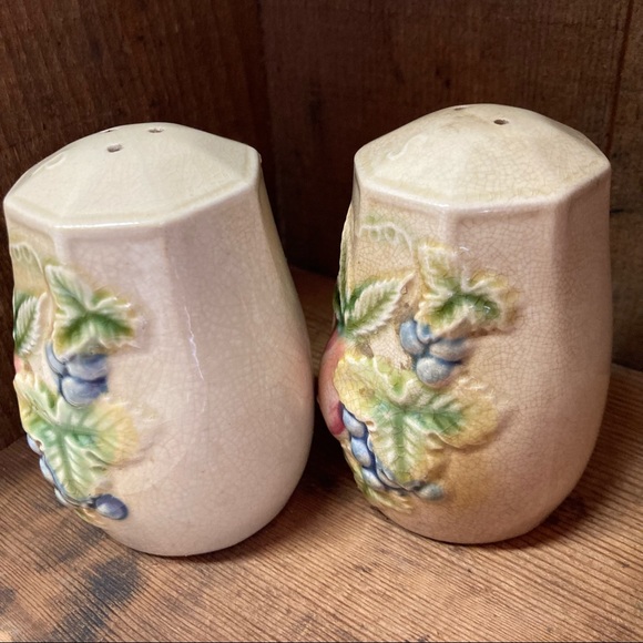 Vintage Tilso Fruit Motif Salt & Pepper Shakers - Picture 2 of 8